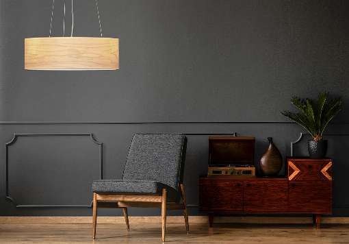 Image 1: Maple veneer was used for this modern lamp. The fine grain invites you to look and linger. Photo: dreizehngrad